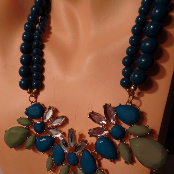 Multi Strand/Color Bib Necklace Adj 20" - Picture 7 of 8